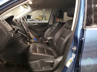 2017 Volkswagen Tiguan S z VIN WVGBV7AX4HK039281, wystawiony jako Copart lot #88013955 z przebiegiem 88 878 mil mil oraz Szkoda całkowita • Salvage title. Historia ofert i sprzedaży dostępna na DreamBid. Obrazek 7.