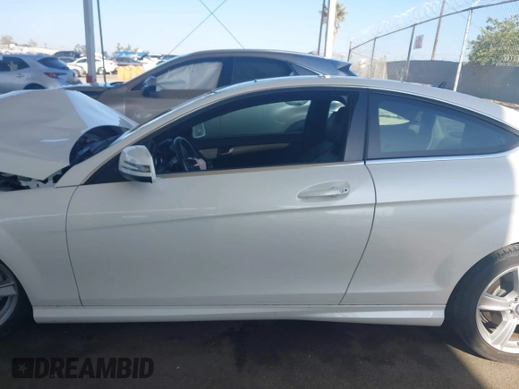 2013 Mercedes-Benz C 250 с VIN WDDGJ4HBXDG032143, выставлен на аукционе IAAI как лот 42517710 с пробегом Не указан миль и . История ставок и продаж доступна на DreamBid. Изображение 13.