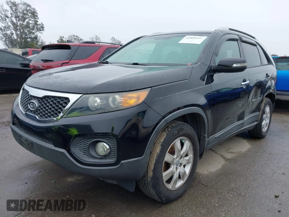 2013 Kia Sorento LX z VIN 5XYKT3A68DG388695, wystawiony jako IAAI lot #41809229 z przebiegiem 157 966 mil mil oraz . Historia ofert i sprzedaży dostępna na DreamBid. Obrazek 17.