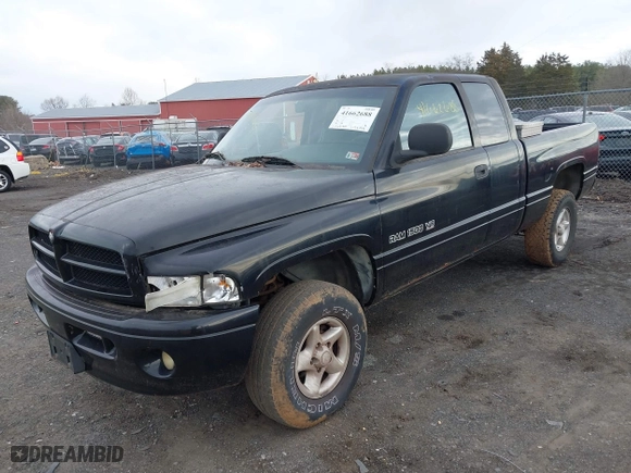 2000 Dodge Ram 1500 with VIN 1B7HF13Y5YJ190229, listed as a IAAI auction lot 41662688 with 146,530 mi miles. Bid and sale history available at carsss.com. Image 2.