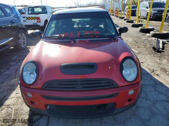 2004 MINI Cooper Hardtop S with VIN WMWRE33464TD81592, listed as a Copart auction lot 42731275 with 203,286 mi miles and Salvage Title. Bid and sale history available at carsss.com. Image 5.