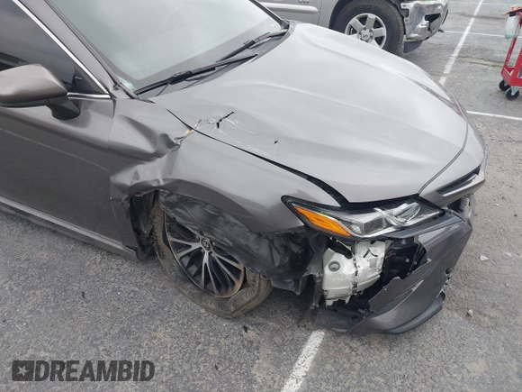 2020 Toyota Camry SE z VIN 4T1G11AK2LU989218, wystawiony jako IAAI lot #42204901 z przebiegiem 83 147 mil mil oraz . Historia ofert i sprzedaży dostępna na DreamBid. Obrazek 6.