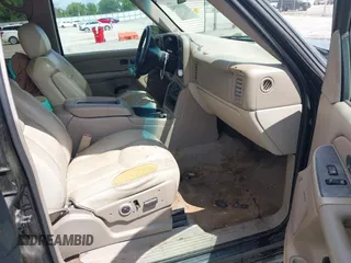2004 Chevrolet Suburban Z71 z VIN 3GNFK16Z74G158523, wystawiony jako IAAI lot #42495502 z przebiegiem 303 931 mil mil oraz . Historia ofert i sprzedaży dostępna na DreamBid. Obrazek 5.