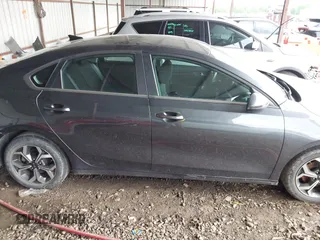 2021 Kia Forte LXS z VIN 3KPF24AD6ME323317, wystawiony jako IAAI lot #42110865 z przebiegiem 86 134 mil mil oraz . Historia ofert i sprzedaży dostępna na DreamBid. Obrazek 14.
