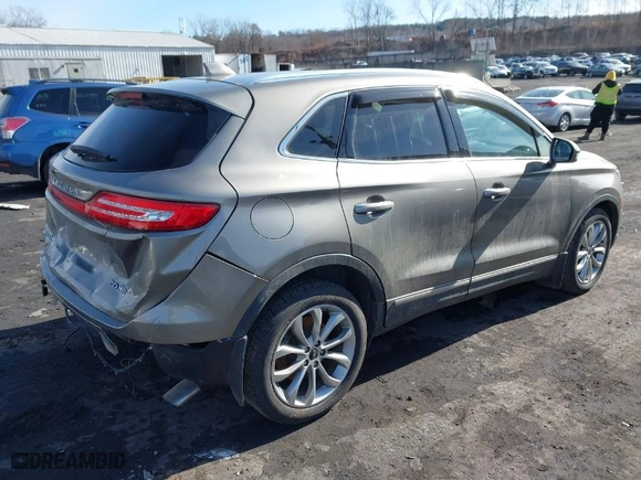 2016 Lincoln MKC Select with VIN 5LMCJ2D95GUJ08172, listed as a IAAI auction lot 41504279 with 73,425 mi miles. Bid and sale history available at carsss.com. Image 4.