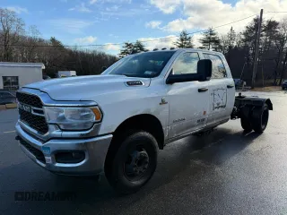 2022 Ram 3500 Tradesman z VIN 3C7WRTCL4NG219881, wystawiony jako Copart lot #85748774 z przebiegiem 350 674 mil mil oraz Czysty tytuł • Clean title. Historia ofert i sprzedaży dostępna na DreamBid. Obrazek 1.