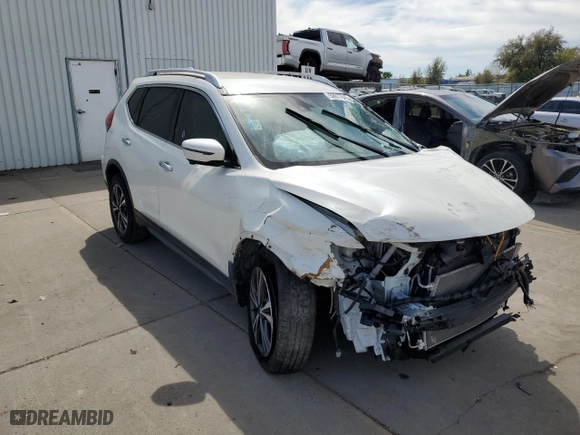 2019 Nissan Rogue SV with VIN JN8AT2MT6KW268504, listed as a Copart auction lot 52817845 with 43,064 mi miles and Clean Title. Bid and sale history available at carsss.com. Image 4.