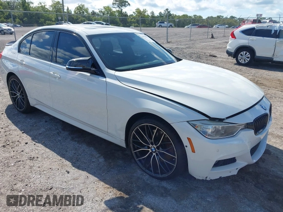 2015 BMW 3 Series 328i xDrive z VIN WBA3B3C58FF548041, wystawiony jako IAAI lot #42038075 z przebiegiem 113 974 mil mil oraz . Historia ofert i sprzedaży dostępna na DreamBid. Obrazek 1.