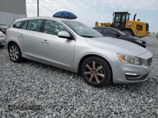 2016 Volvo V60 T5 Drive-E Premier with VIN YV140MEK5G1290897, listed as a Copart auction lot 56421405 with 165,600 mi miles and Clean Title. Bid and sale history available at DreamBid. Image 4.