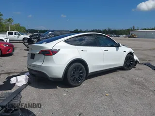 2022 Tesla Model Y Long Range with VIN 7SAYGDEE0NF423327, listed as a IAAI auction lot 41941114 with 29,559 mi miles and . Bid and sale history available at carsss.com. Image 4.