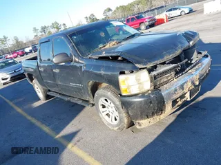 2007 Chevrolet Silverado 1500 LS with VIN 3GCEC13C77G552397, listed as a IAAI auction lot 41650294 with 401,072 mi miles. Bid and sale history available at carsss.com. Image 1.