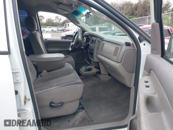 2003 Dodge 1500 ST z VIN 1D7HA18D03S241651, wystawiony jako IAAI lot #42037511 z przebiegiem 138 934 mil mil oraz . Historia ofert i sprzedaży dostępna na DreamBid. Obrazek 5.