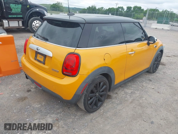 2015 MINI Hardtop with VIN WMWXM5C58FT942888, listed as a IAAI auction lot 42226391 with 61,935 mi miles and . Bid and sale history available at DreamBid. Image 4.