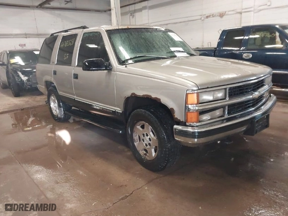 1998 Chevrolet Tahoe with VIN 1GNEK13R6WJ377054, listed as a IAAI auction lot 41785568 with 327,139 mi miles. Bid and sale history available at carsss.com. Image 1.