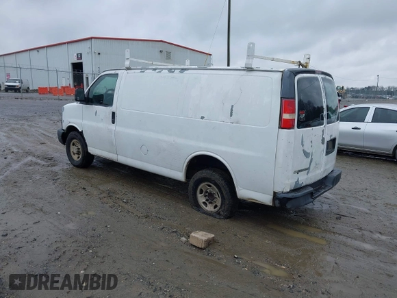 2007 Chevrolet Express Cargo Van with VIN 1GCGG25V271190835, listed as a IAAI auction lot 41763212 with 478,196 mi miles. Bid and sale history available at carsss.com. Image 3.