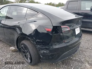 2025 Tesla Model Y Long Range with VIN 7SAYGDEDXSA349480, listed as a IAAI auction lot 41492740 with 1,486 mi miles and . Bid and sale history available at DreamBid. Image 6.
