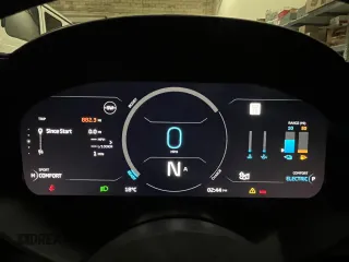 2025 McLaren Artura z VIN SBM16BEA4SW002969, wystawiony jako Copart lot #48354735 z przebiegiem 882 mil mil oraz Szkody całkowita. Historia ofert i sprzedaży dostępna na DreamBid. Obrazek 9.