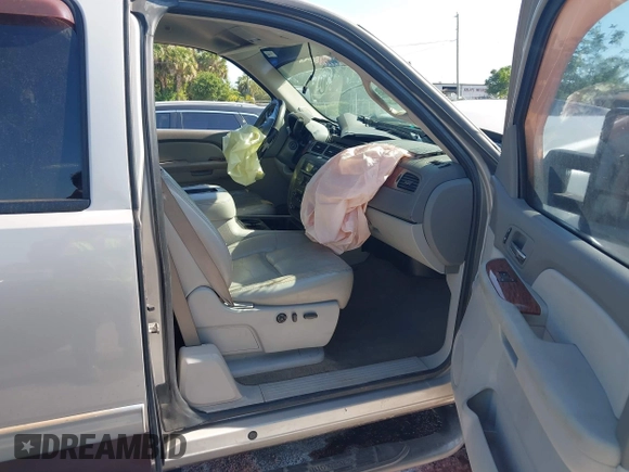 2007 GMC Sierra 2500HD SLT z VIN 1GTHK29667E565320, wystawiony jako IAAI lot #42128165 z przebiegiem 210 268 mil mil oraz . Historia ofert i sprzedaży dostępna na DreamBid. Obrazek 5.