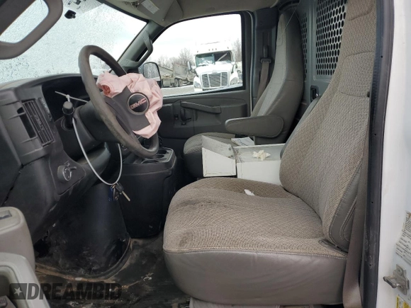 2017 GMC Savana Cargo z VIN 1GTZ7GFG4H1212146, wystawiony jako Copart lot #44348245 z przebiegiem 114 140 mil mil oraz Szkody całkowita. Historia ofert i sprzedaży dostępna na DreamBid. Obrazek 7.
