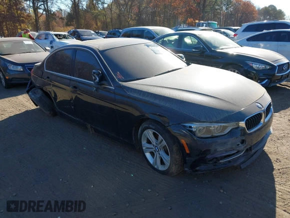 2018 BMW 3 Series 330i xDrive z VIN WBA8D9C51JEM33122, wystawiony jako IAAI lot #40811372 z przebiegiem 48 461 mil mil oraz . Historia ofert i sprzedaży dostępna na DreamBid. Obrazek 1.