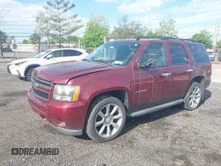 2009 Chevrolet Tahoe 2LT z VIN 1GNFK23079R138145, wystawiony jako IAAI lot #42109914 z przebiegiem 211 063 mil mil oraz . Historia ofert i sprzedaży dostępna na DreamBid. Obrazek 2.