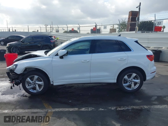2022 Audi Q3 Premium with VIN WA1AUCF38N1121947, listed as a IAAI auction lot 41548155 with 25,477 mi miles. Bid and sale history available at carsss.com. Image 13.