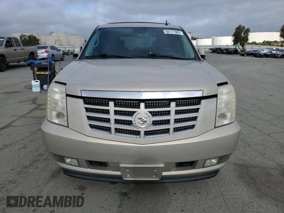2008 Cadillac Escalade z VIN 1GYFK63878R205065, wystawiony jako Copart lot #56171965 z przebiegiem Nie podano mil oraz Szkoda całkowita • Salvage title. Historia ofert i sprzedaży dostępna na DreamBid. Obrazek 5.