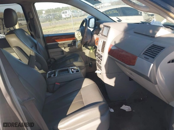 2009 Chrysler Town & Country Touring with VIN 2A8HR54159R593858, listed as a IAAI auction lot 41829595 with 187,974 mi miles. Bid and sale history available at carsss.com. Image 5.
