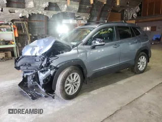 2023 Toyota Corolla Cross LE z VIN 7MUCAABG3PV046333, wystawiony jako Copart lot #52866215 z przebiegiem Nie podano mil oraz Szkody całkowita. Historia ofert i sprzedaży dostępna na DreamBid. Obrazek 1.