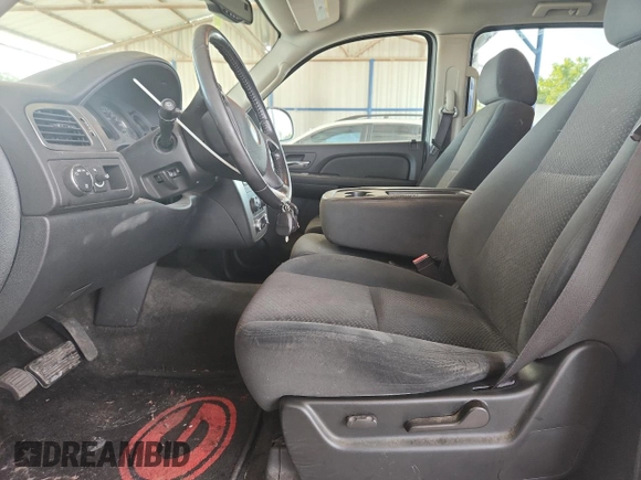 2007 Chevrolet Suburban LS with VIN 1GNFC16JX7R401981, listed as a Copart auction lot 64618945 with 153,205 mi miles and Clean title. Bid and sale history available at DreamBid. Image 7.