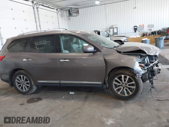 2014 Nissan Pathfinder SV with VIN 5N1AR2MM8EC677978, listed as a IAAI auction lot 42226299 with 159,939 mi miles and . Bid and sale history available at DreamBid. Image 13.