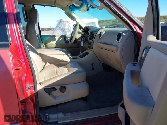 2003 Ford Expedition Eddie Bauer with VIN 1FMPU18L13LB22470, listed as a IAAI auction lot 41532763 with 261,942 mi miles. Bid and sale history available at carsss.com. Image 5.