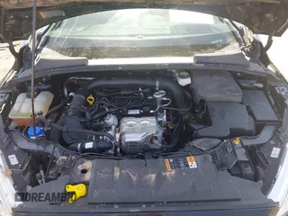 2018 Ford Focus SE z VIN 1FADP3FE9JL303933, wystawiony jako IAAI lot #42530171 z przebiegiem Nie podano mil oraz . Historia ofert i sprzedaży dostępna na DreamBid. Obrazek 10.