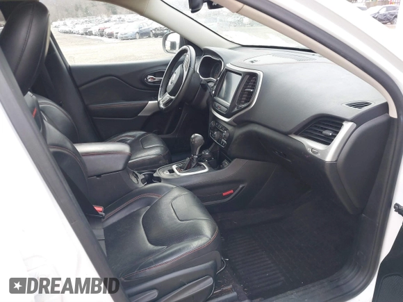 2017 Jeep Cherokee Trailhawk z VIN 1C4PJMBS4HW647835, wystawiony jako IAAI lot #41375077 z przebiegiem 87 208 mil mil oraz . Historia ofert i sprzedaży dostępna na DreamBid. Obrazek 5.