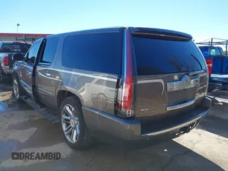 2011 Cadillac Escalade ESV Platinum Edition z VIN 1GYS4KEFXBR253776, wystawiony jako IAAI lot #41292093 z przebiegiem 290 220 mil mil oraz . Historia ofert i sprzedaży dostępna na DreamBid. Obrazek 3.