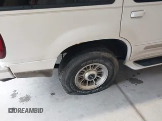 1998 Ford Explorer XL z VIN 1FMZU34E8WZB12600, wystawiony jako IAAI lot #42183517 z przebiegiem 196 799 mil mil oraz . Historia ofert i sprzedaży dostępna na DreamBid. Obrazek 6.