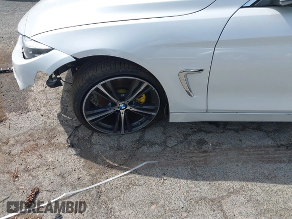 2019 BMW 4 Series 430i xDrive z VIN WBA4J3C55KBL08387, wystawiony jako IAAI lot #42248405 z przebiegiem 115 017 mil mil oraz . Historia ofert i sprzedaży dostępna na DreamBid. Obrazek 20.