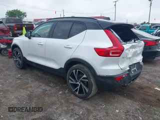 2022 Volvo XC40 R-Design с VIN YV4162UM0N2648040, выставлен на аукционе IAAI как лот 42172222 с пробегом 19 911 миль миль и . История ставок и продаж доступна на DreamBid. Изображение 3.