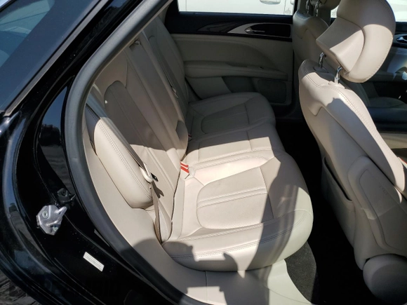 2017 Lincoln MKZ Reserve z VIN 3LN6L5E98HR650725, wystawiony jako Copart lot #52309525 z przebiegiem 91 589 mil mil oraz Szkody całkowita. Historia ofert i sprzedaży dostępna na DreamBid. Obrazek 10.