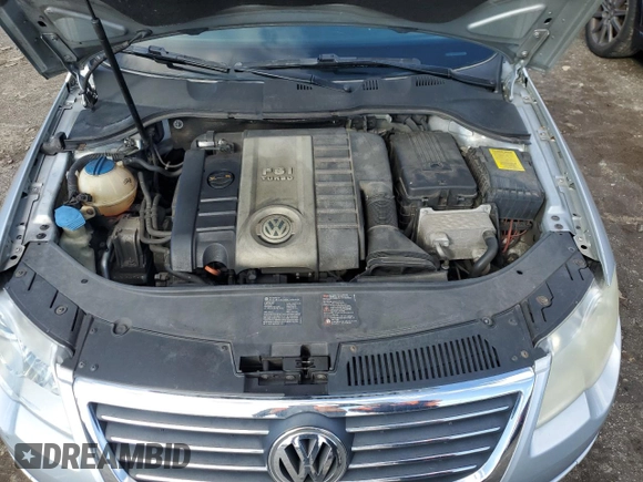 2008 Volkswagen Passat Komfort with VIN WVWLK73C88E018489, listed as a Copart auction lot 44925705 with 186,527 mi miles and Salvage title. Bid and sale history available at DreamBid. Image 11.