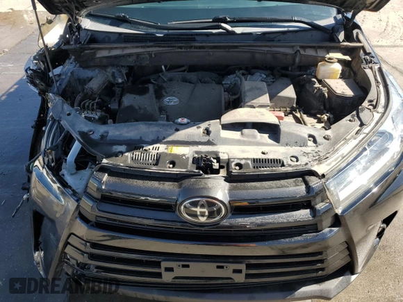2018 Toyota Highlander SE with VIN 5TDKZRFH3JS540733, listed as a Copart auction lot 55099315 with 80,067 mi miles and Salvage title. Bid and sale history available at DreamBid. Image 12.