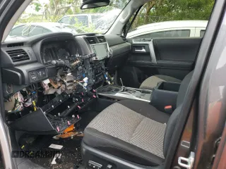 2023 Toyota 4Runner SR5 z VIN JTEEU5JR1P5281366, wystawiony jako Copart lot #57144835 z przebiegiem Nie podano mil oraz Szkoda całkowita • Salvage title. Historia ofert i sprzedaży dostępna na DreamBid. Obrazek 7.