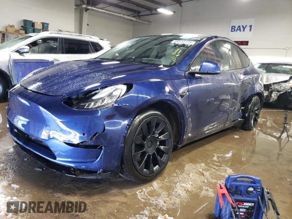 2022 Tesla Model Y Long Range with VIN 7SAYGDEE9NF426887, listed as a Copart auction lot 49910725 with 47,379 mi miles and Salvage Title. Bid and sale history available at carsss.com. Image 1.