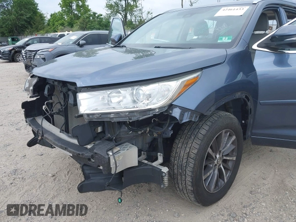 2018 Toyota Highlander SE z VIN 5TDJZRFHXJS879100, wystawiony jako IAAI lot #42461433 z przebiegiem 118 286 mil mil oraz . Historia ofert i sprzedaży dostępna na DreamBid. Obrazek 6.