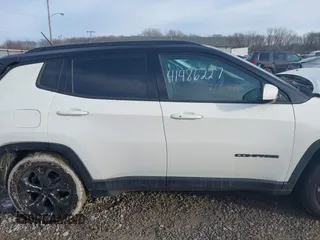 2021 Jeep Compass Latitude z VIN 3C4NJCBB4MT603884, wystawiony jako IAAI lot #41486227 z przebiegiem 72 567 mil mil oraz . Historia ofert i sprzedaży dostępna na DreamBid. Obrazek 13.