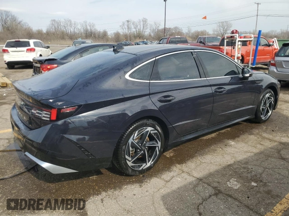 2024 Hyundai Sonata SEL z VIN KMHL14JA2RA409807, wystawiony jako Copart lot #53393045 z przebiegiem 5 661 mil mil oraz Szkoda całkowita • Salvage title. Historia ofert i sprzedaży dostępna na DreamBid. Obrazek 3.