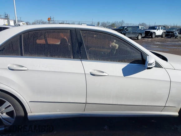 2013 Mercedes-Benz E 350 Luxury z VIN WDDHF5KB2DA740006, wystawiony jako IAAI lot #41391159 z przebiegiem 117 467 mil mil oraz . Historia ofert i sprzedaży dostępna na DreamBid. Obrazek 13.