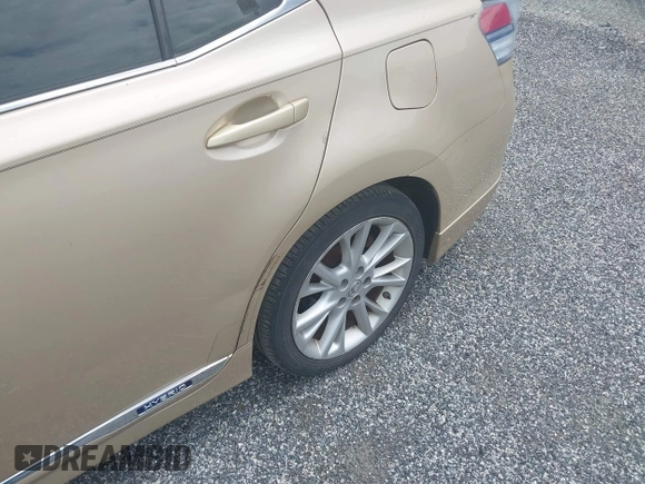 2010 Lexus HS 250h with VIN JTHBB1BA1A2009101, listed as a IAAI auction lot 42204254 with 317,679 mi miles and . Bid and sale history available at carsss.com. Image 6.