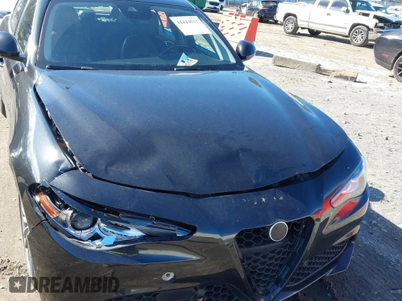 2017 Alfa Romeo Giulia Ti z VIN ZARFAECN4H7551195, wystawiony jako IAAI lot #41444631 z przebiegiem 72 596 mil mil oraz . Historia ofert i sprzedaży dostępna na DreamBid. Obrazek 6.