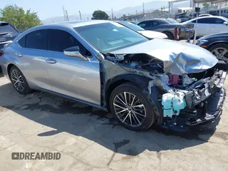 2023 Lexus ES 300h z VIN 58ADA1C12PU035669, wystawiony jako IAAI lot #42519556 z przebiegiem 9 338 mil mil oraz . Historia ofert i sprzedaży dostępna na DreamBid. Obrazek 1.